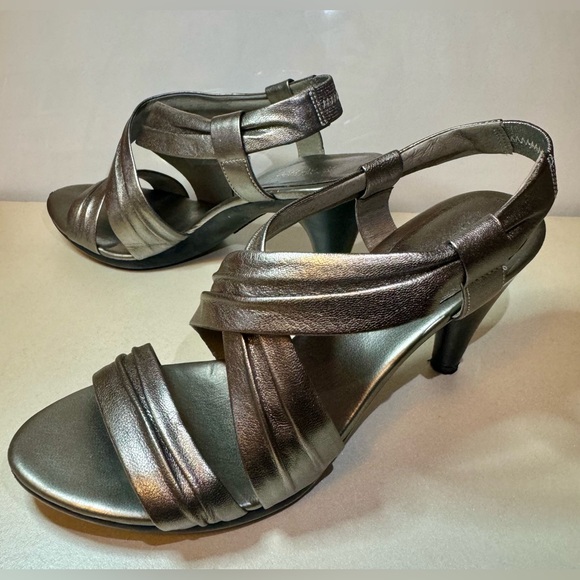 Kenneth Cole Reaction leather Heels Silver Metallic Women’s Shoe 7 - Picture 3 of 16